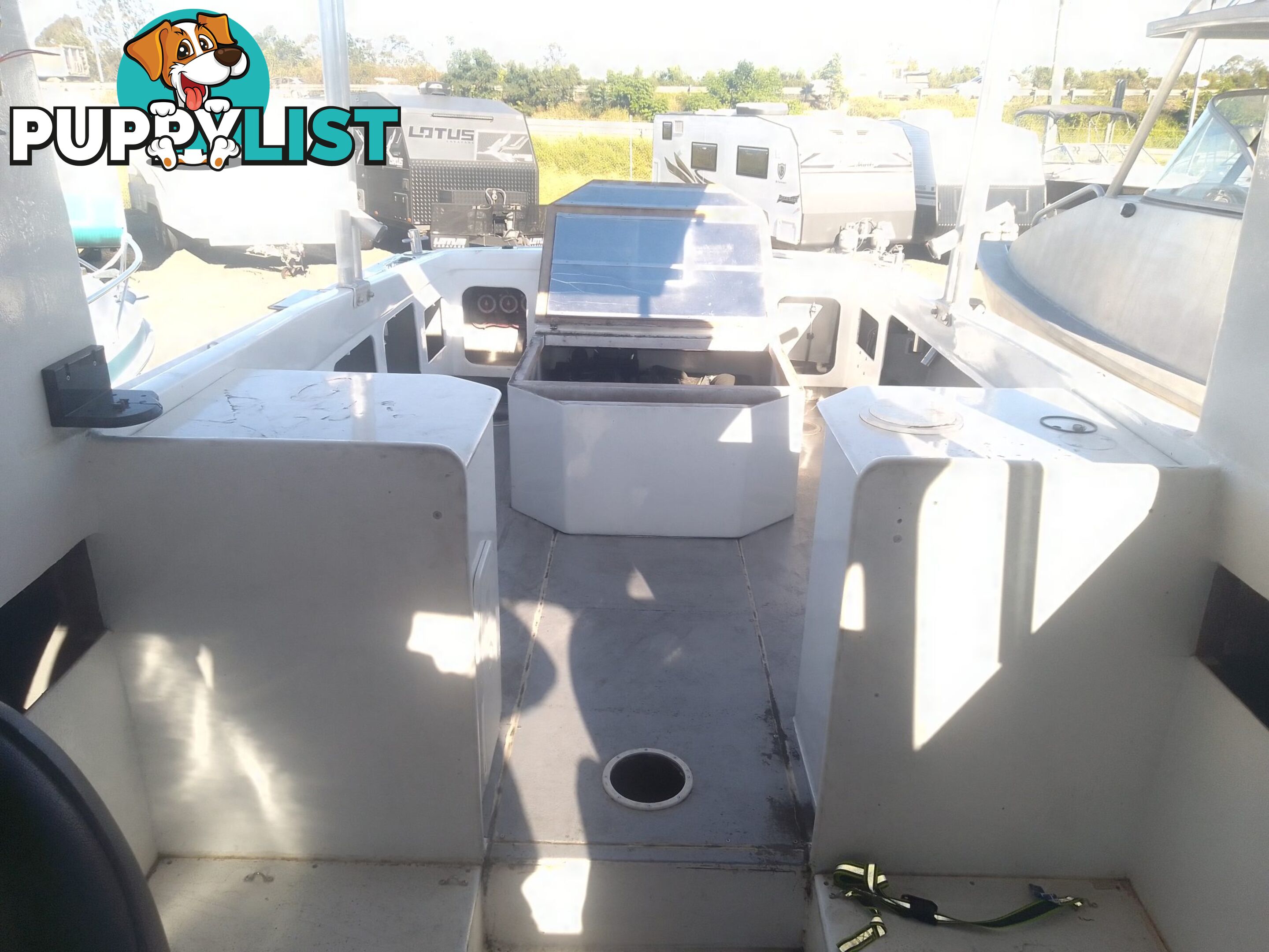 USED 1985 SWIFT CRAFT 7.1M HALF CABIN WTH A 6 CYLINDER MERCRUISER INBOARD DIESEL ENGINE ON A CUSTOM DUAL AXLE TRAILER