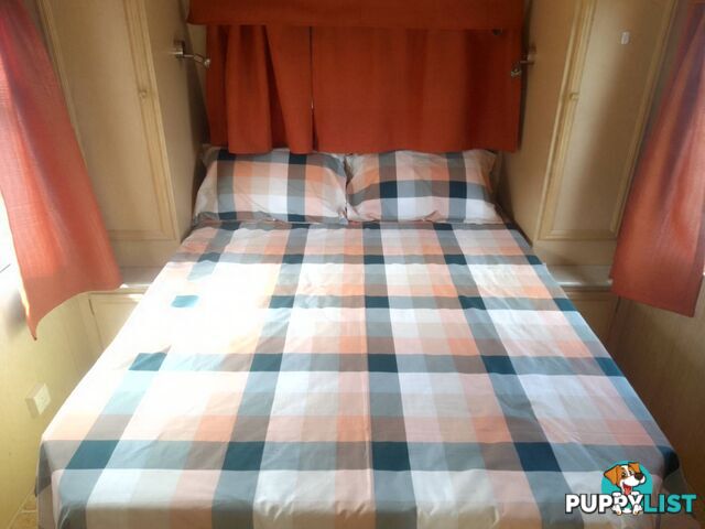 USED 2004 ROADSTAR LTD EDITION DUAL AXLE SEMI OFFROAD CARAVAN