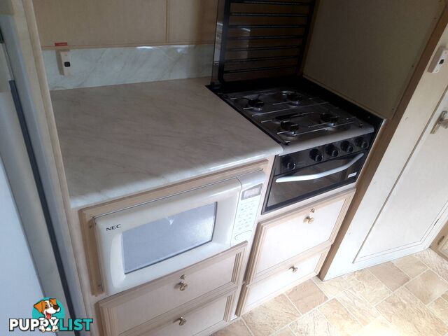 USED 2004 ROADSTAR LTD EDITION DUAL AXLE SEMI OFFROAD CARAVAN