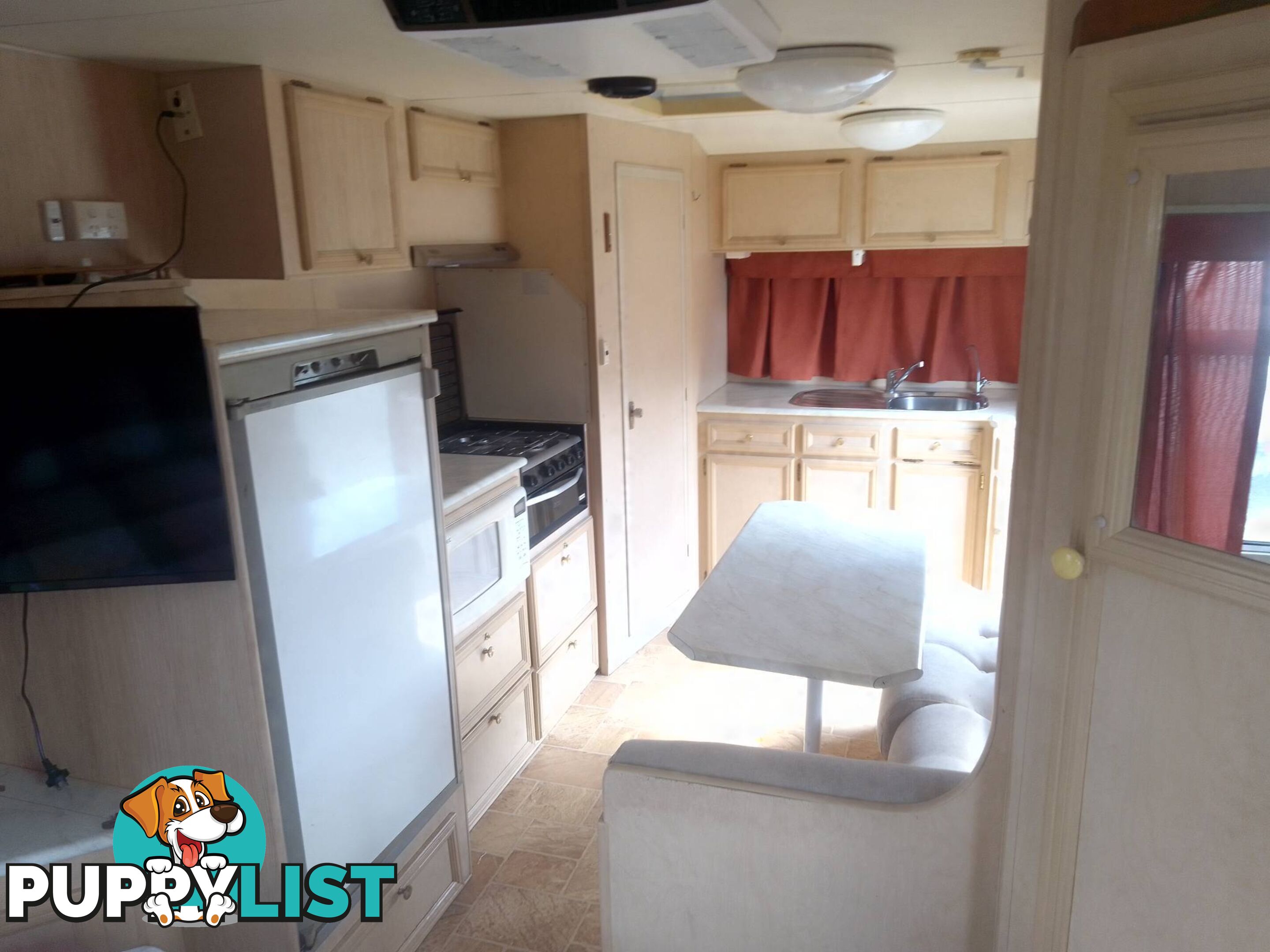USED 2004 ROADSTAR LTD EDITION DUAL AXLE SEMI OFFROAD CARAVAN