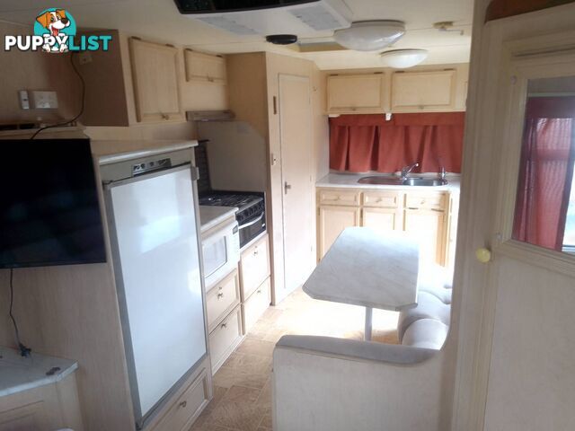 USED 2004 ROADSTAR LTD EDITION DUAL AXLE SEMI OFFROAD CARAVAN
