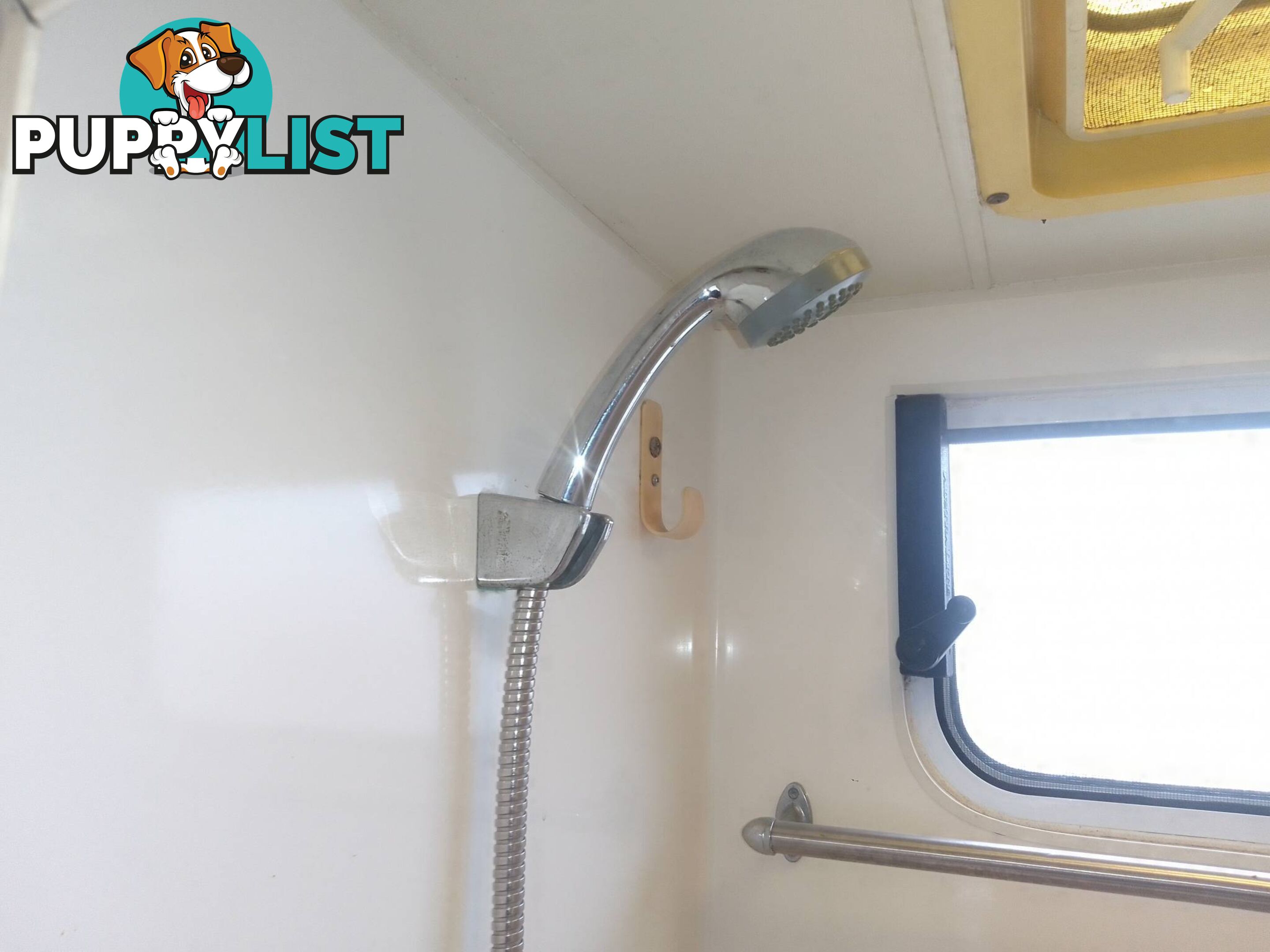 USED 2004 ROADSTAR LTD EDITION DUAL AXLE SEMI OFFROAD CARAVAN