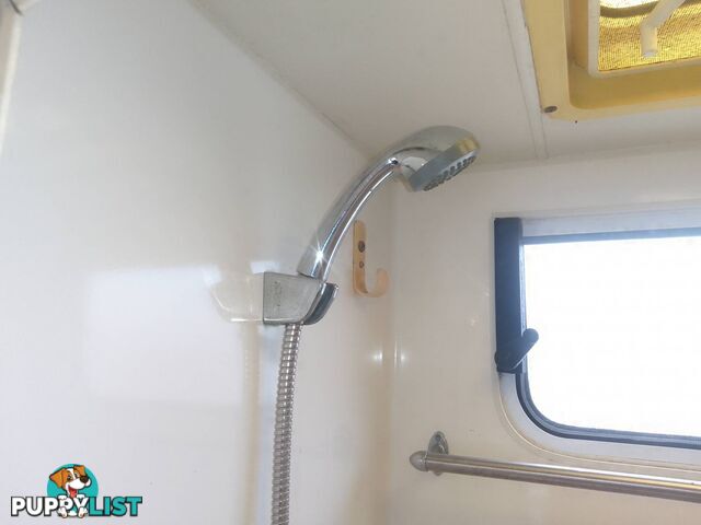 USED 2004 ROADSTAR LTD EDITION DUAL AXLE SEMI OFFROAD CARAVAN