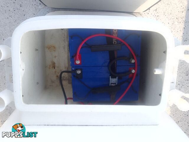 USED 2012 BONITO 560 CENTRE CONSOLE WITH A 2016 150HP EVINRUDE ETEC OUTBOARD ON A 2016 MAYFAIR MARINE DUAL AXLE TRAILER