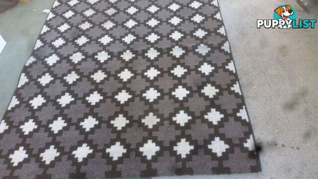 RUG BLACK WHITE GREY