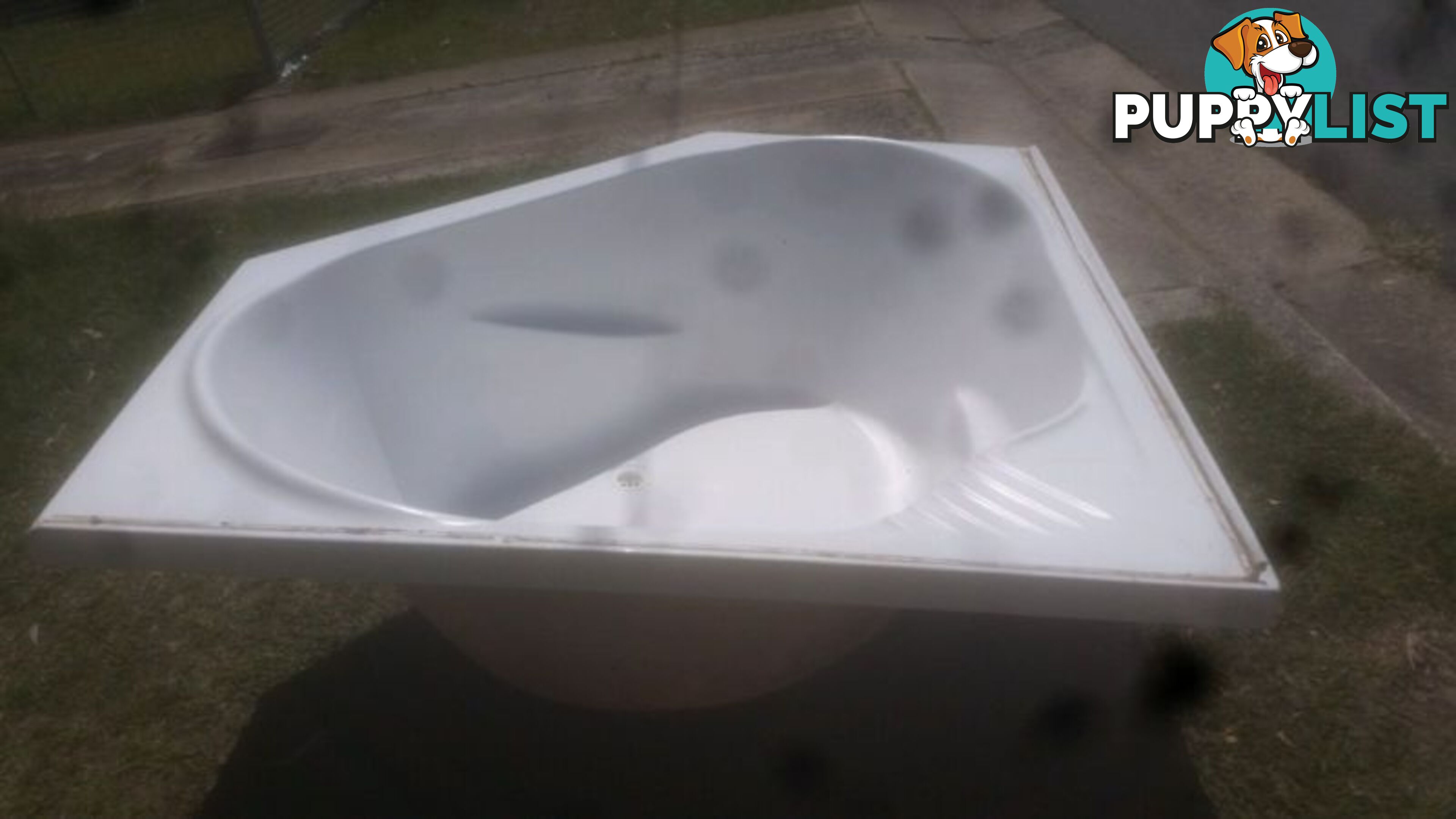 BATH WHITE CORNER FIBREGLASS