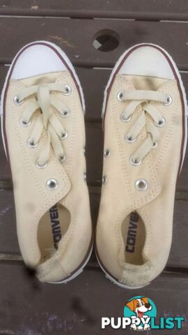 CONVERSE ALL STAR SIZE 5 NEW