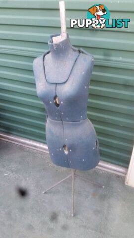 DRESSMAKING MANNEQUIN