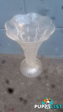 LARGE GLASS VASE 30CM TALL