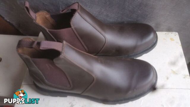 BOOTS BROWN LEATHER NEW