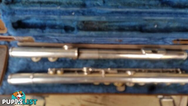 VINTAGE FLUTE IN CASE