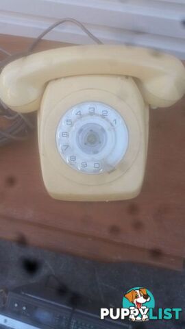 VINTAGE CREAM TELEPHONE