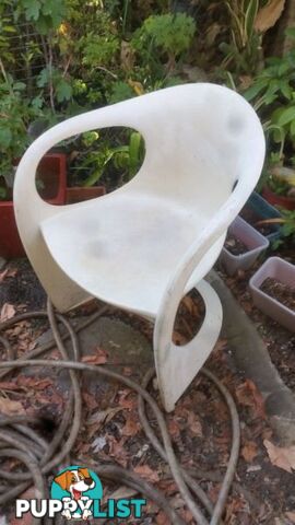 VINTAGE 1970s WHITE CASALA CHAIR