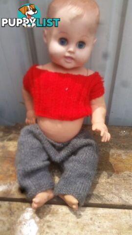 DOLL VINTAGE CLOTHED