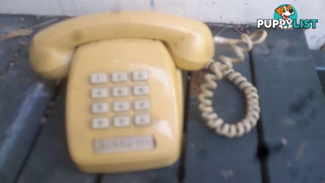 RETRO PUSH BUTTON PHONE