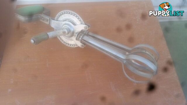 VINTAGE EGG BEATER