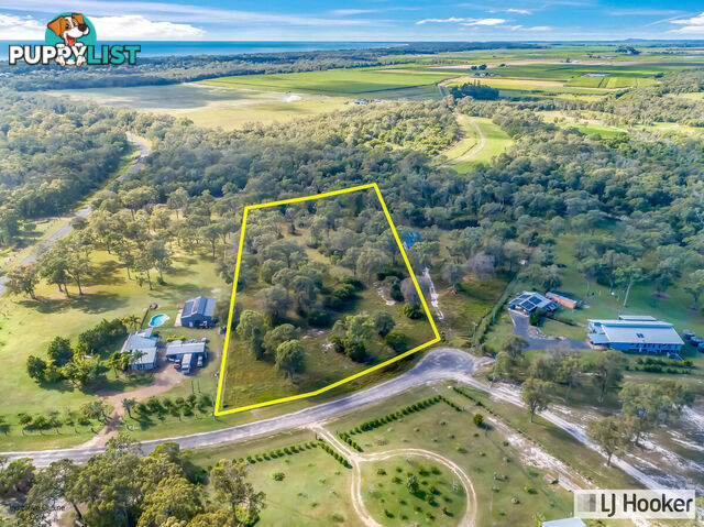 17 Sea Eagle Close MOORE PARK BEACH QLD 4670