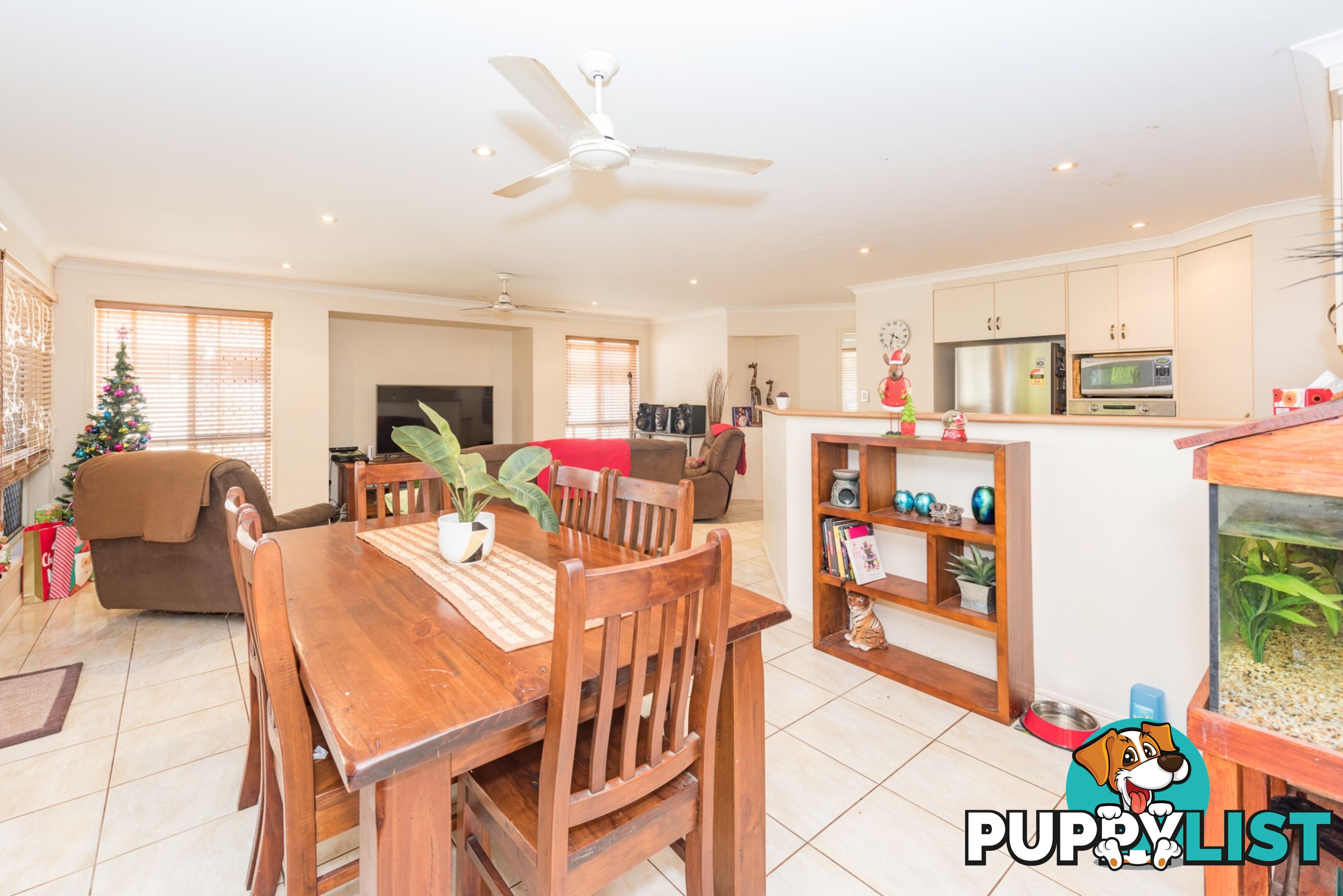 13 McCallum Close CORAL COVE QLD 4670