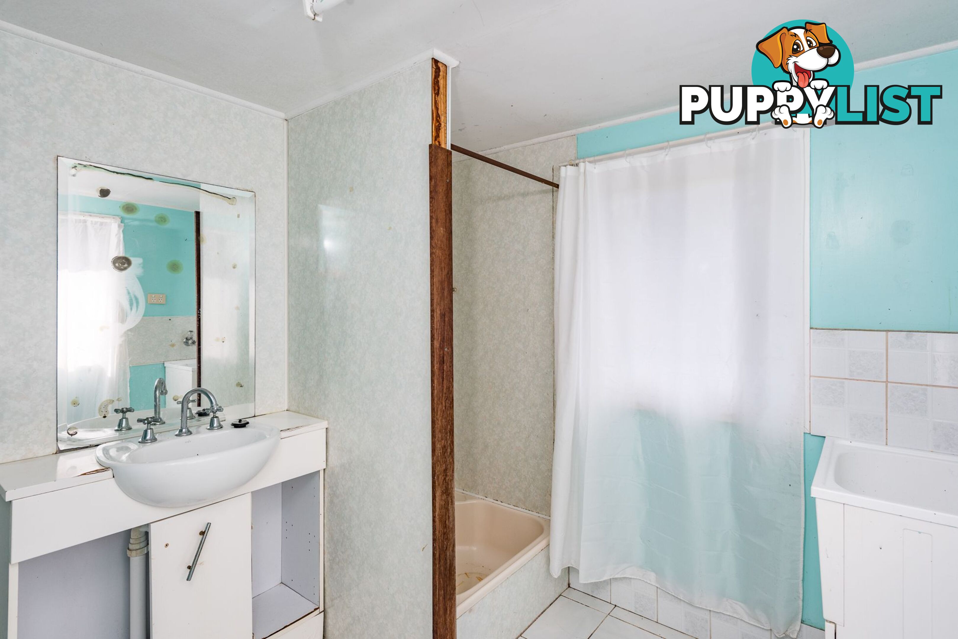20 Robin Close MOORE PARK BEACH QLD 4670