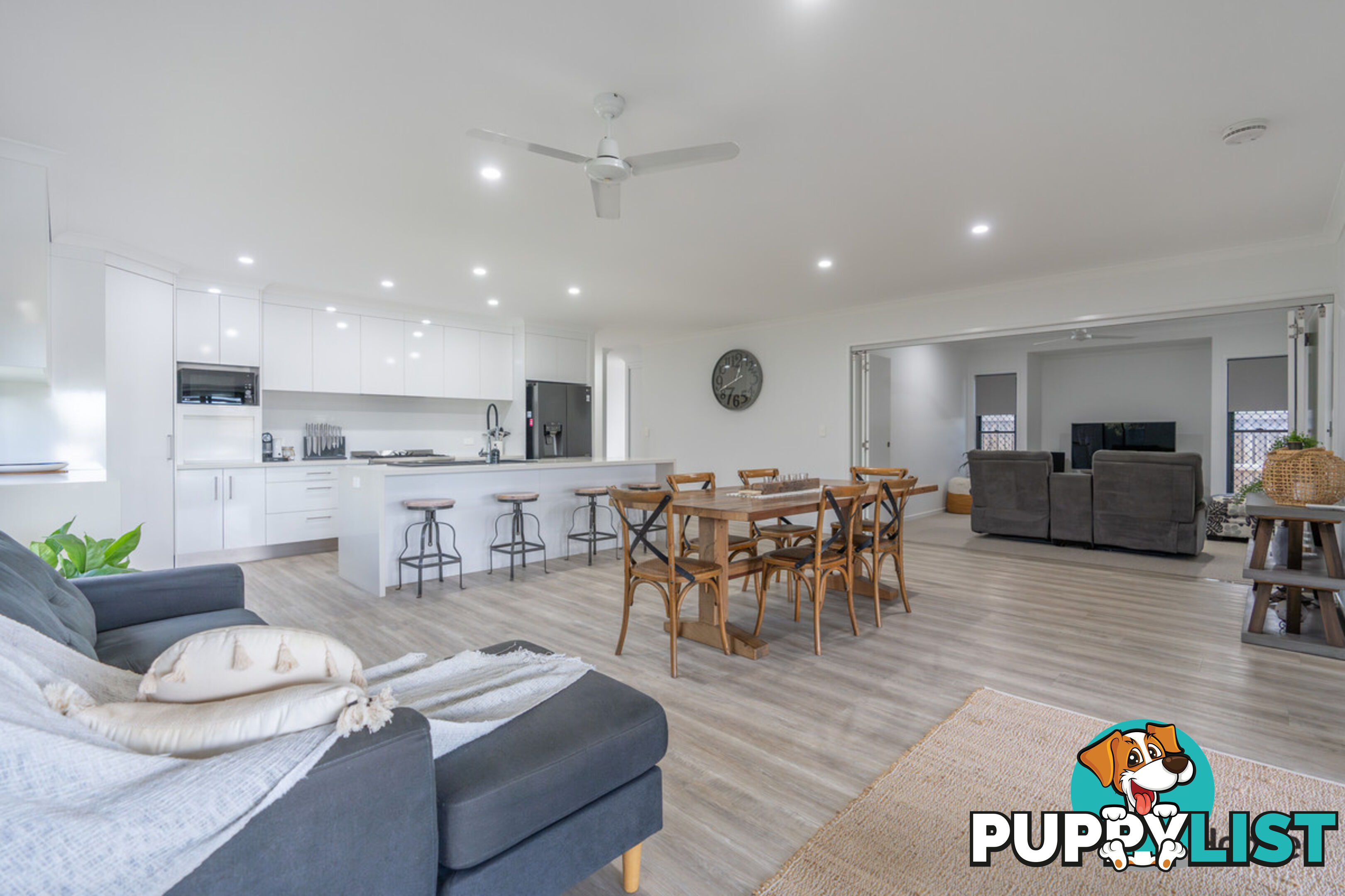 190 Barolin Esplanade CORAL COVE QLD 4670