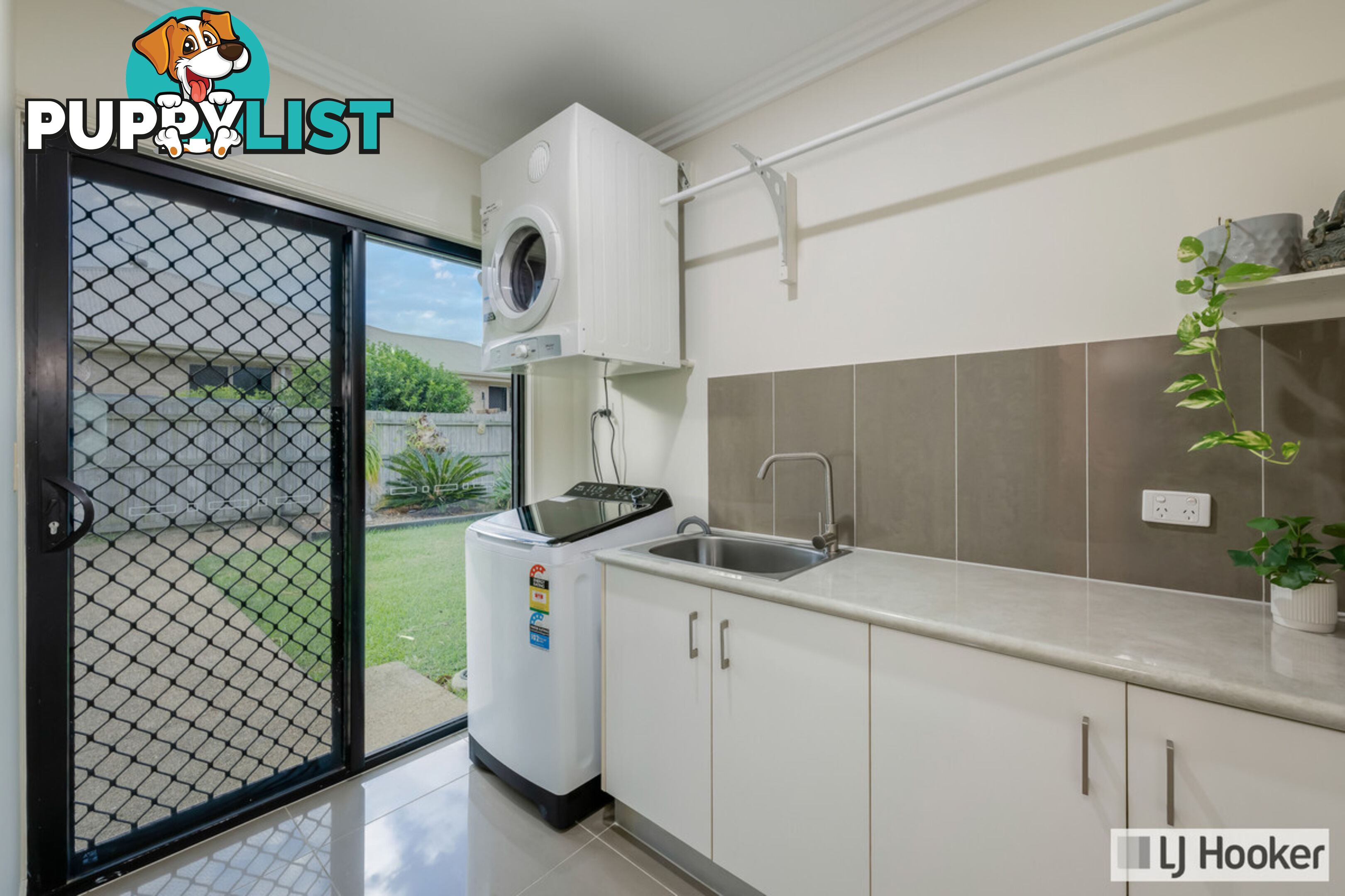 3 Davin Place CORAL COVE QLD 4670