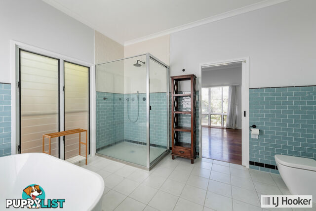 62 Gibsons Road BURNETT HEADS QLD 4670