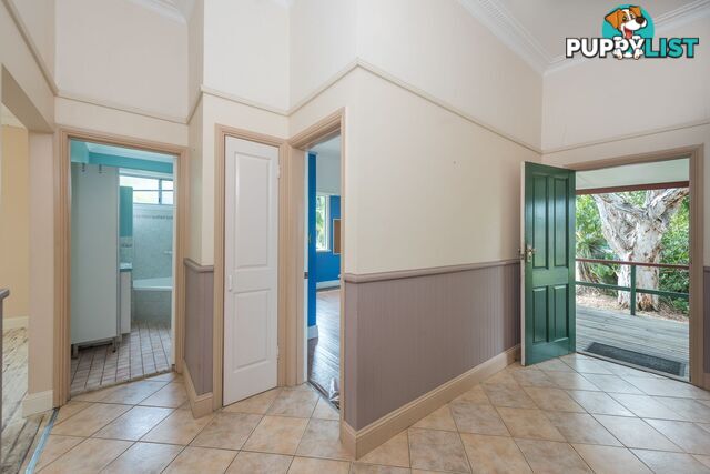 4 McKenzie Street BURNETT HEADS QLD 4670