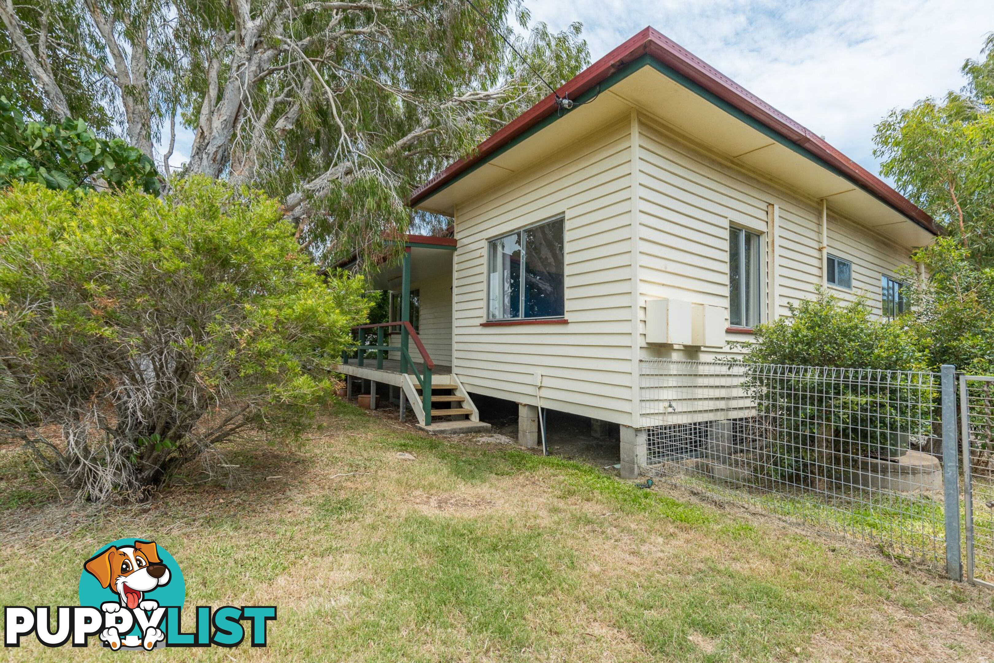 4 McKenzie Street BURNETT HEADS QLD 4670