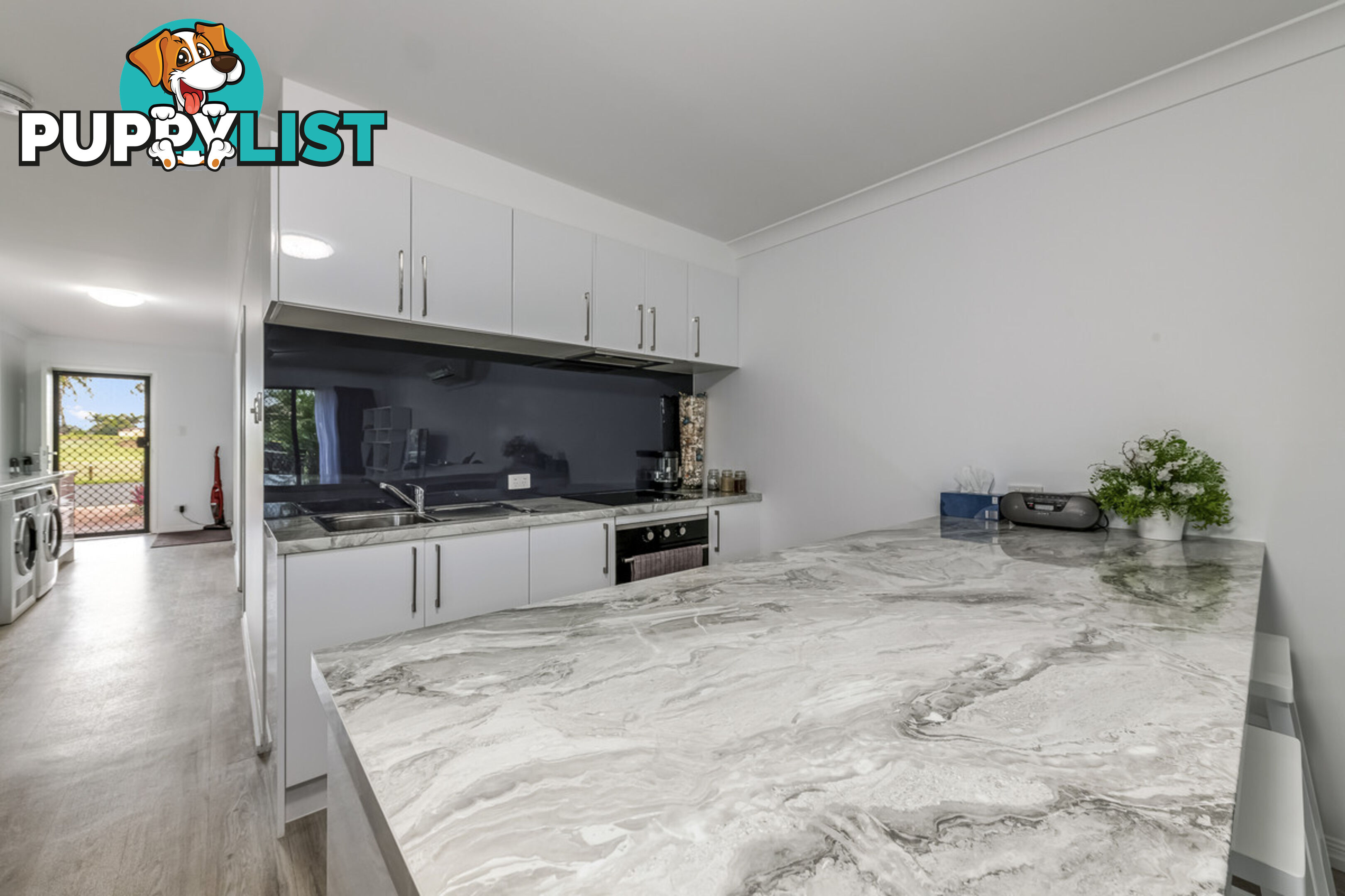 27/1 Pebble Beach CORAL COVE QLD 4670