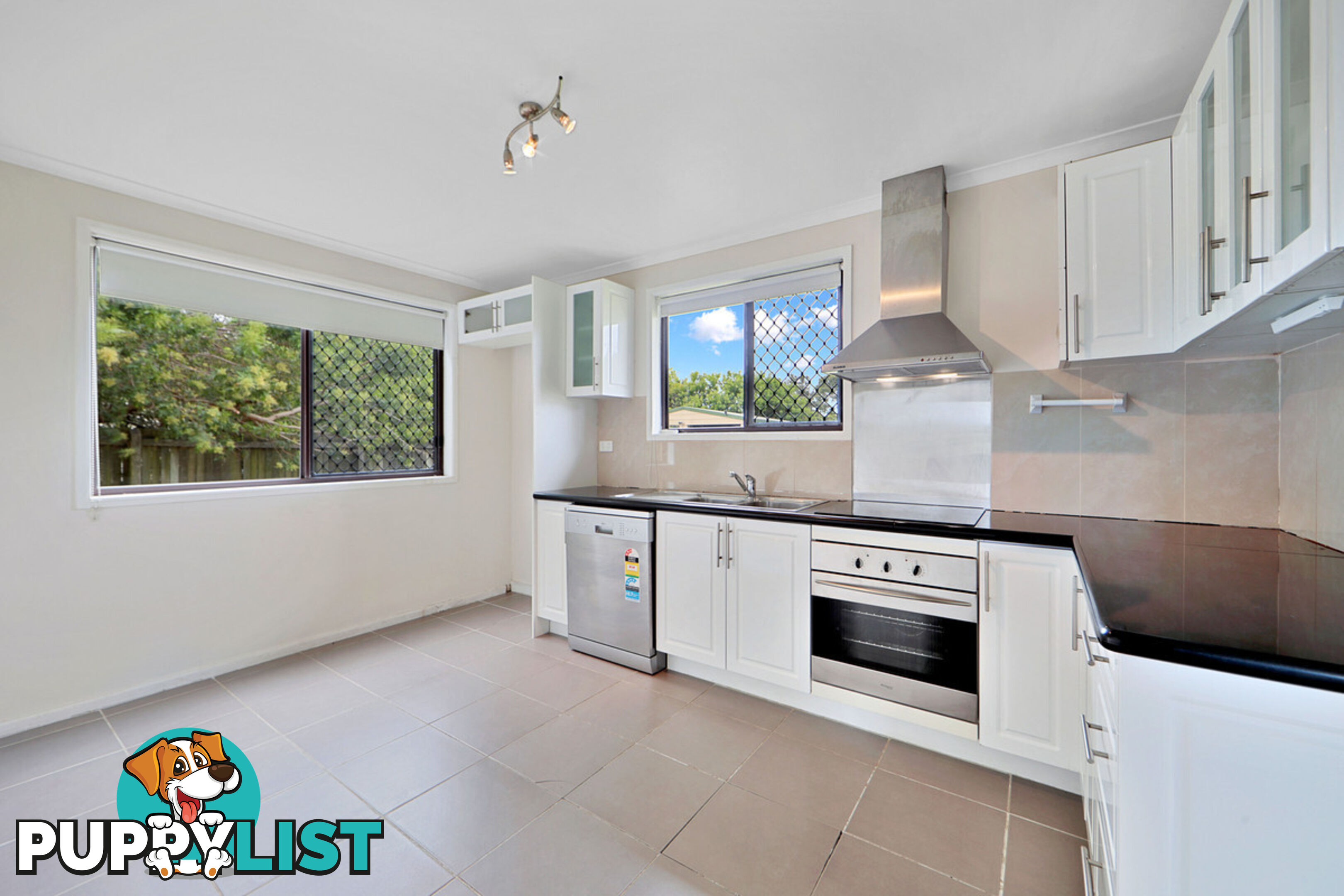 83 Kinch Street BURNETT HEADS QLD 4670