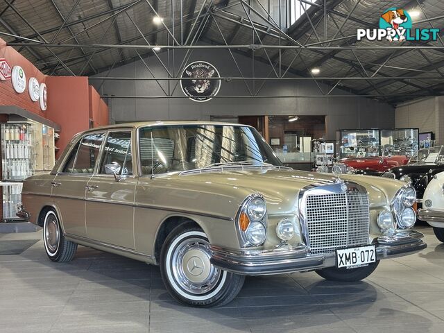 1972 MERCEDES-BENZ 280  W108 SEDAN