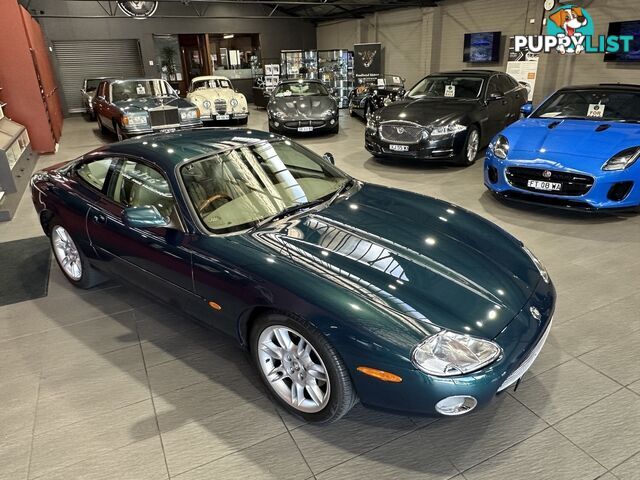 2002 JAGUAR XK8  2002MY CLASSIC COUPE