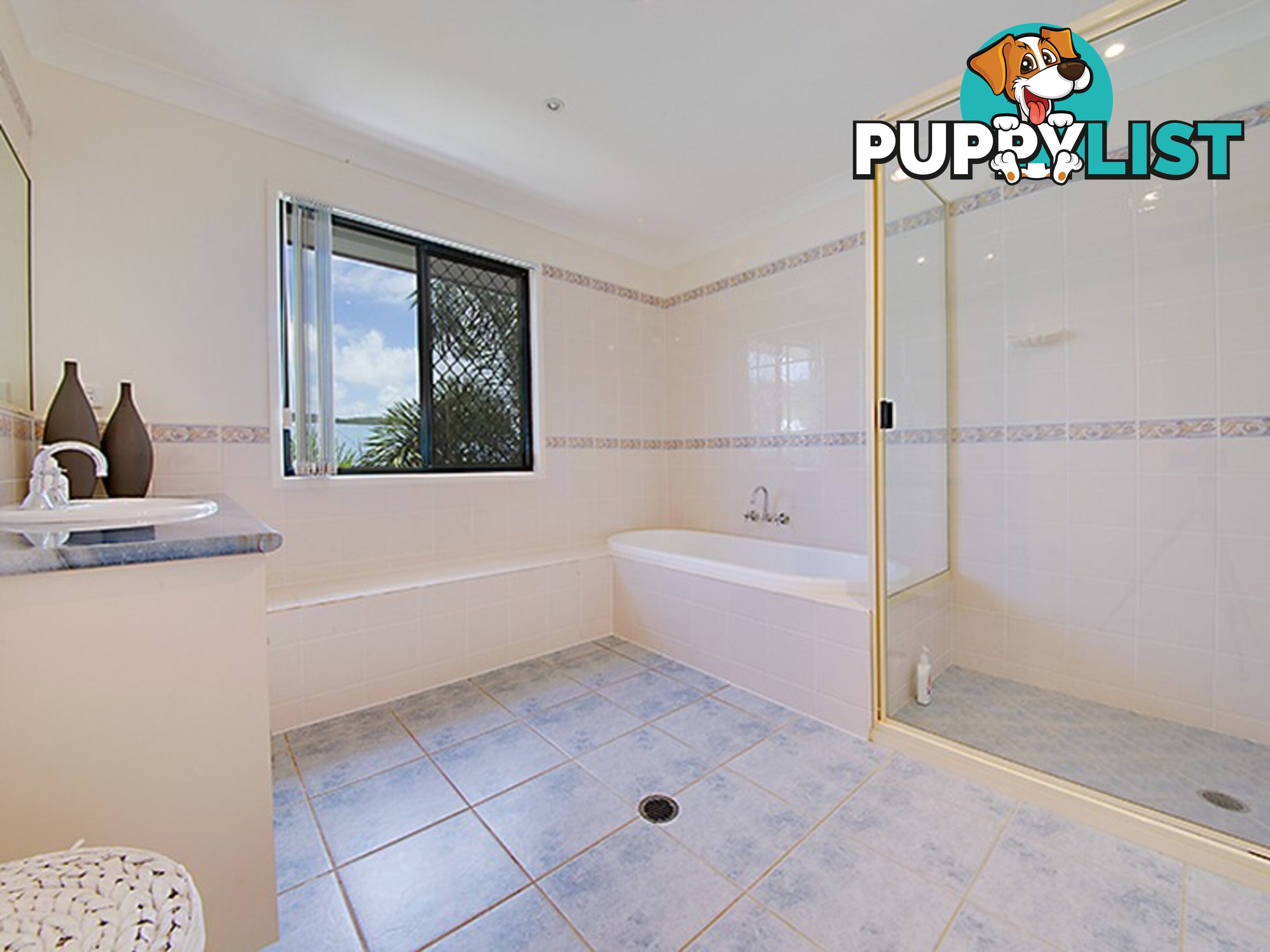 11 Pitcairn Court PACIFIC HEIGHTS QLD 4703