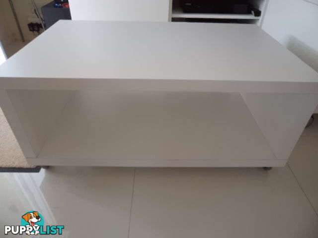 COFFEE TABLE COLOUR WHITE GOOD CONDITION $25