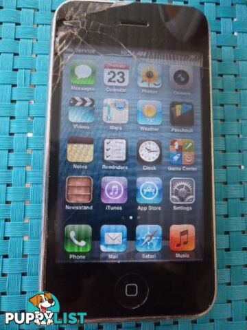 IPHONE 3GS 32GB CRACKED SCREEN SOLD AS SPARES/REPAIR