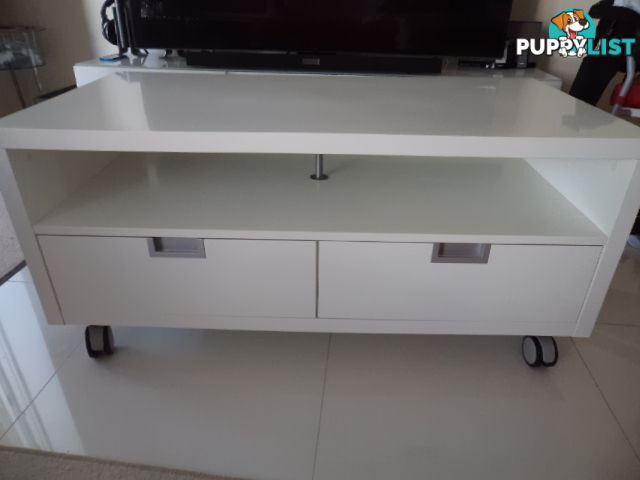 IKEA TV CABINET COLOUR WHITE VERY GOOD CONDITION $100