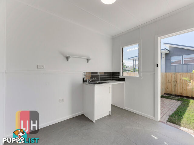 2/12 Dacca Street RED HILL QLD 4059