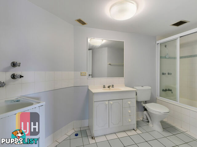 Unit 4/5 Laura Street LUTWYCHE QLD 4030