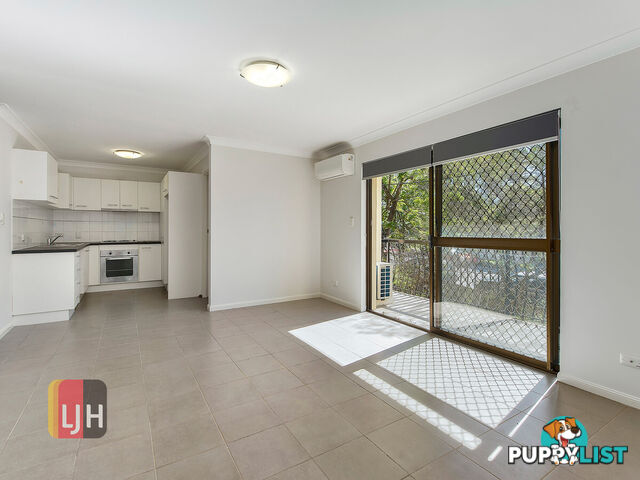 2/70 Hilltop Avenue CHERMSIDE QLD 4032