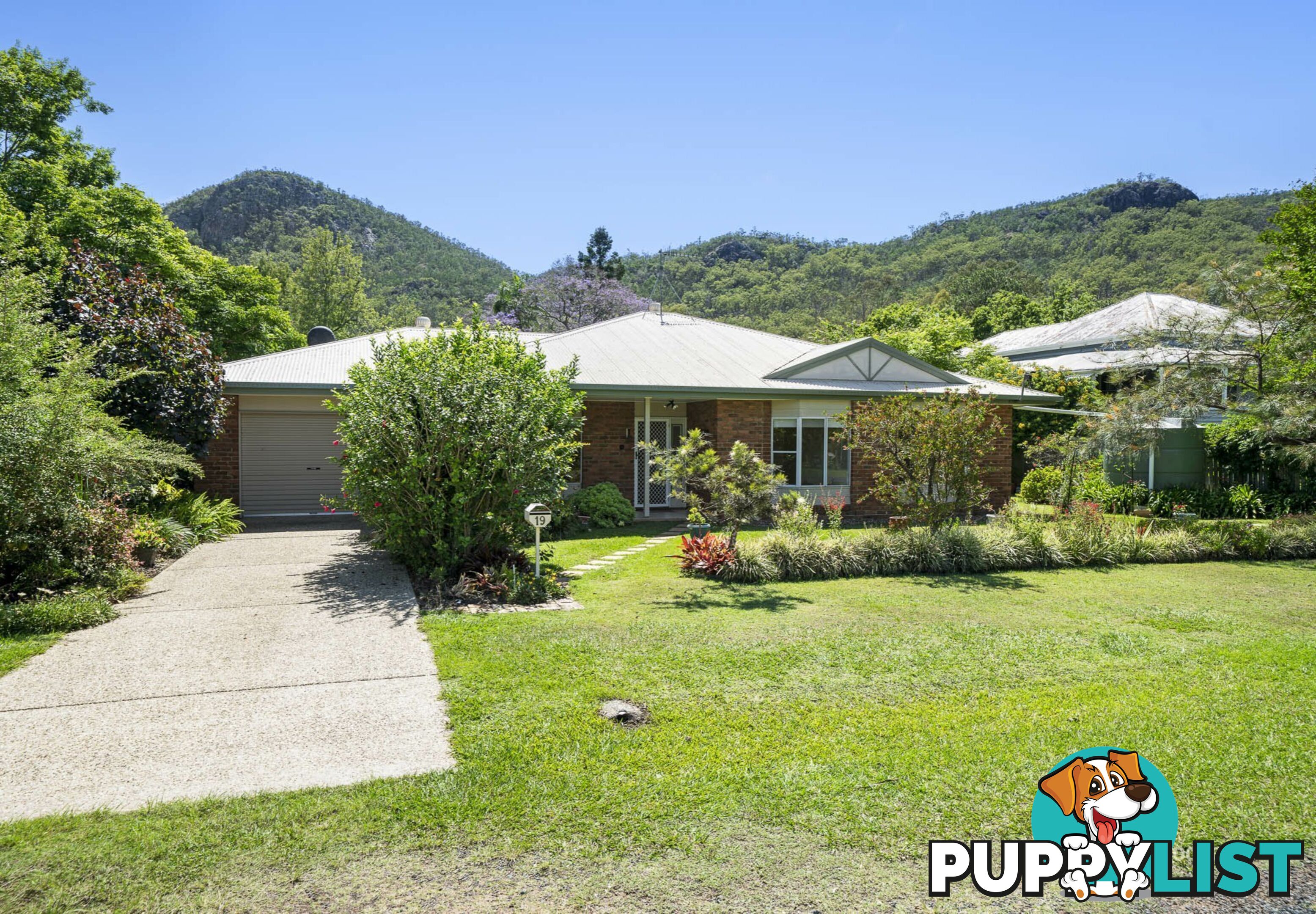 19 Russell Street ESK QLD 4312