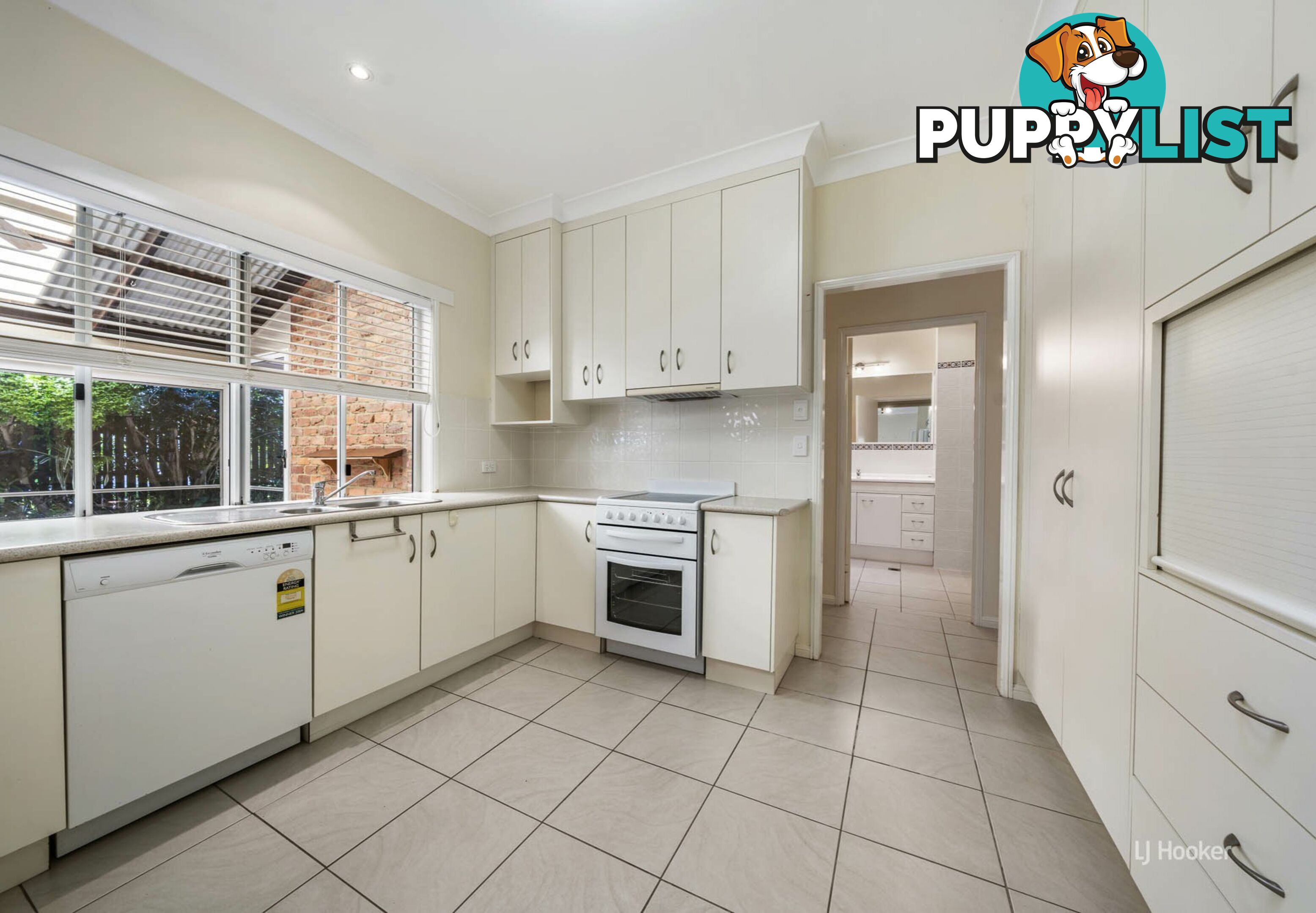 19 Russell Street ESK QLD 4312