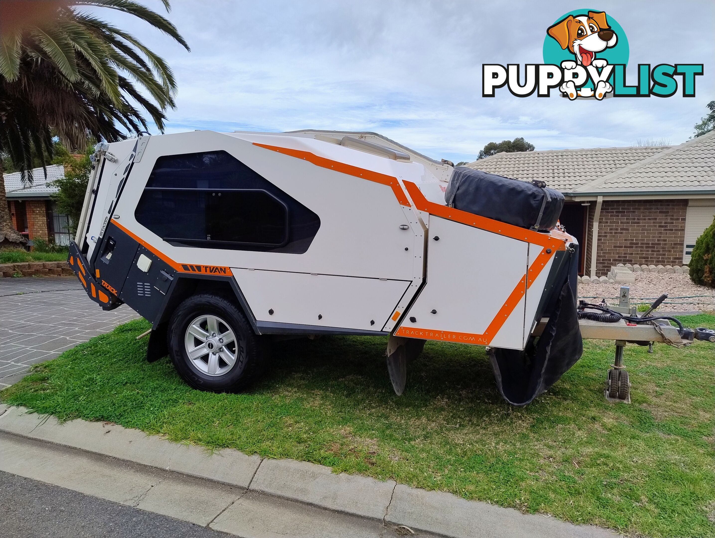 2017 Track Trailer Tvan