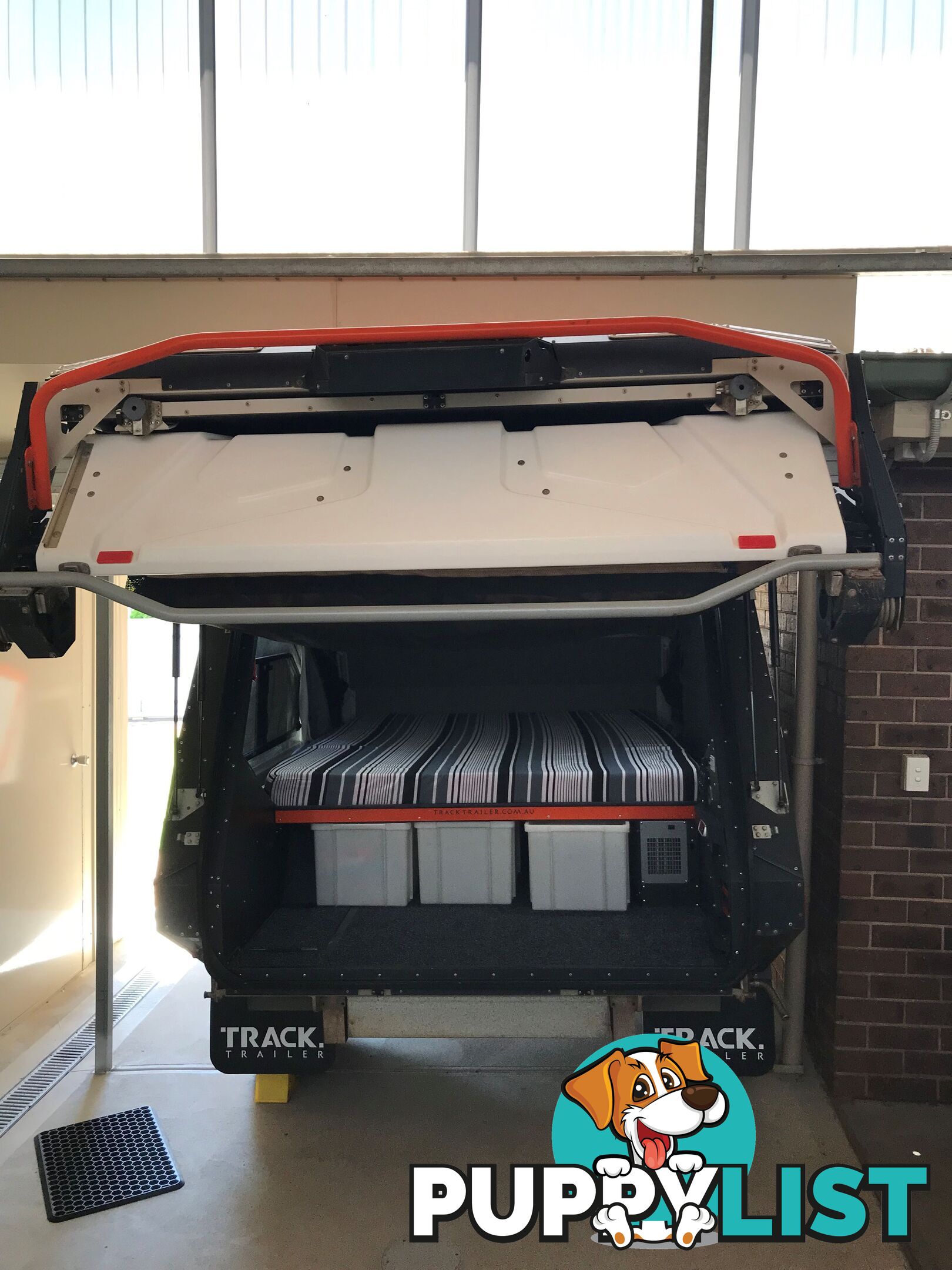 2017 Track Trailer Tvan