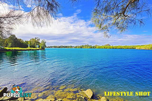 7 Oatlands Place BANORA POINT NSW 2486