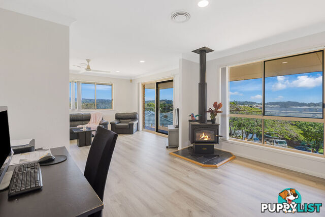 6 Gleneagles Place BANORA POINT NSW 2486