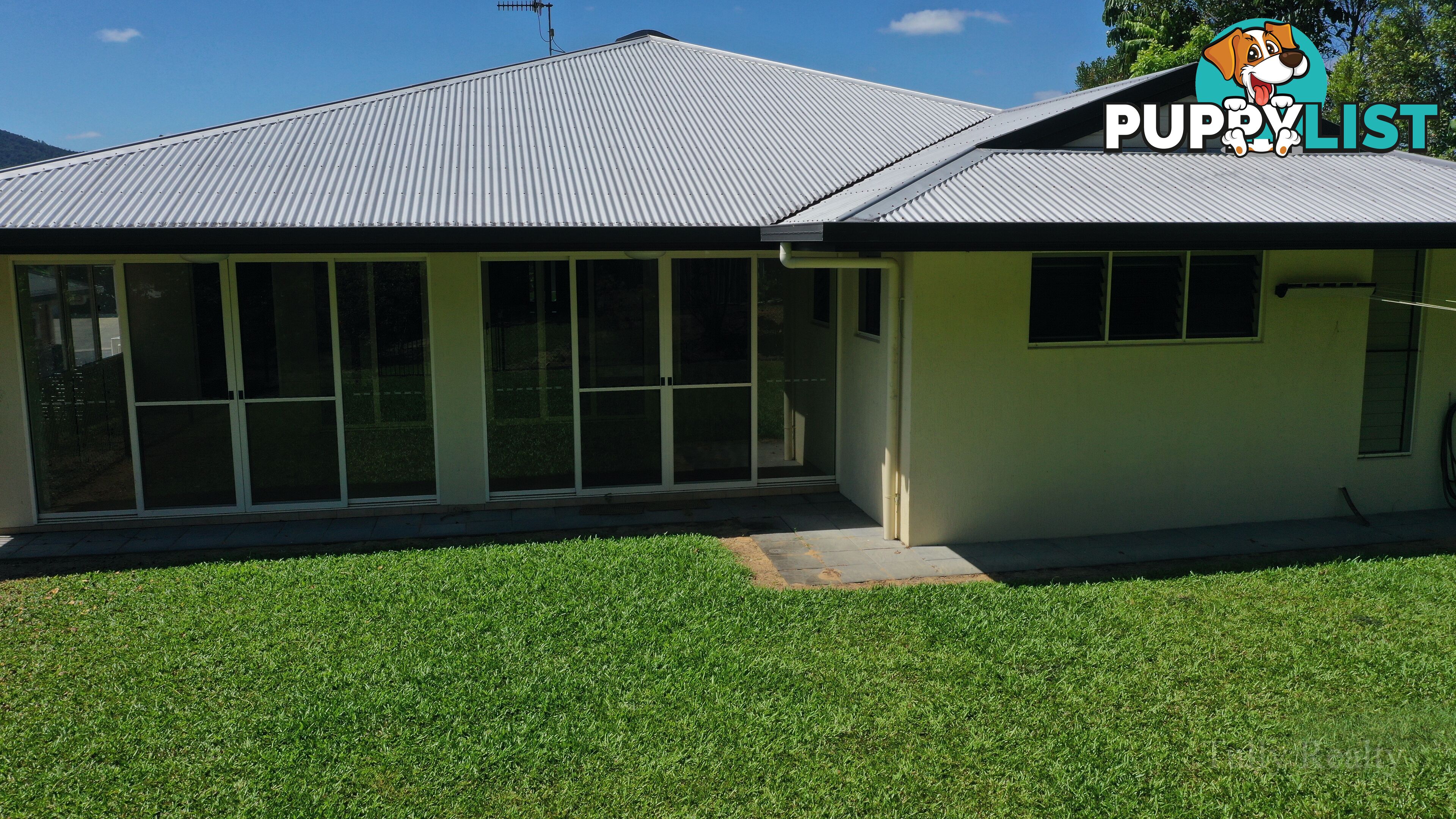 25 Pease St Tully QLD 4854