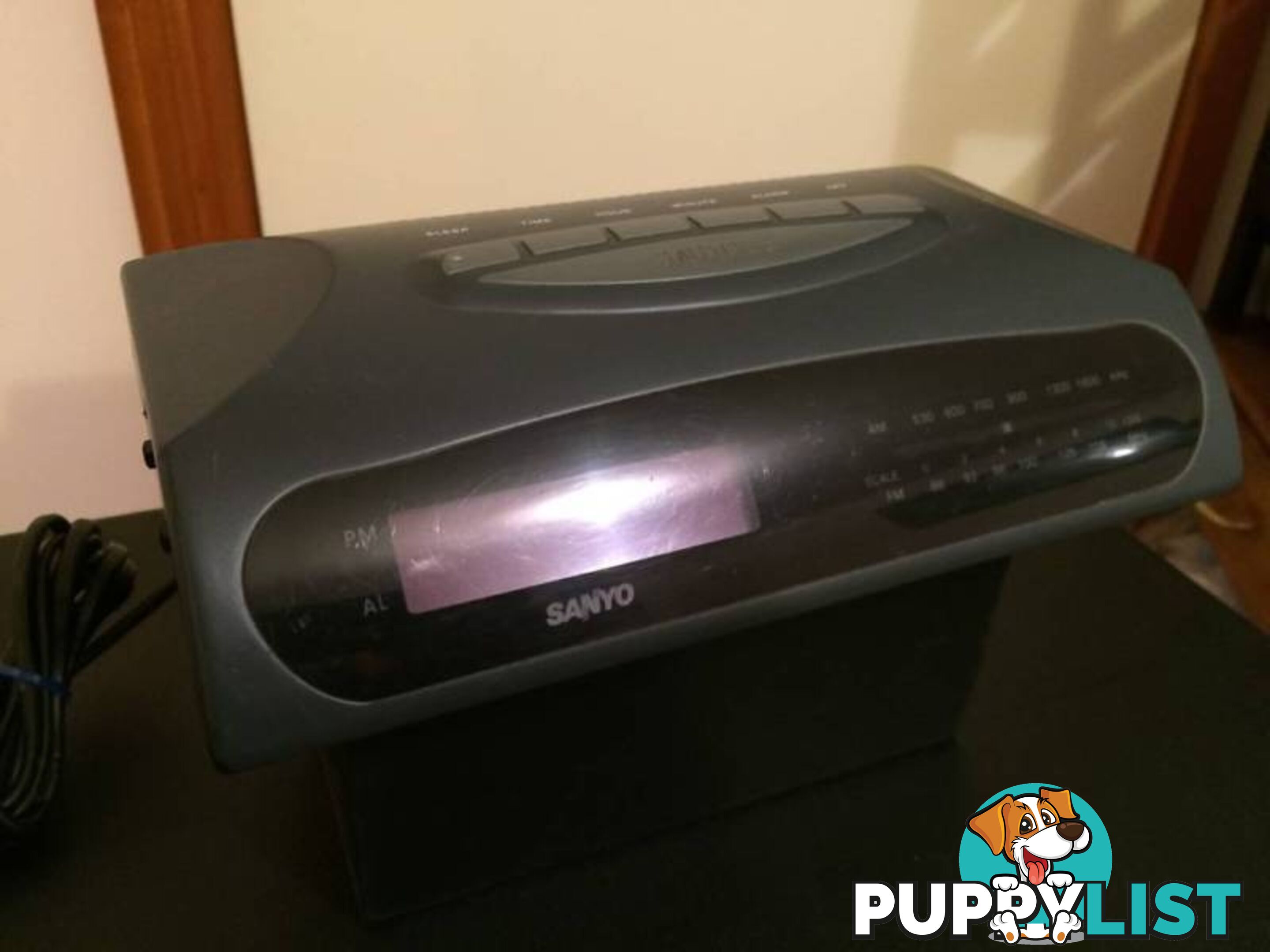 LARGE SANYO DIGITAL RADIO/ALARM CLOCK