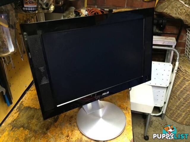 ASUS 17INCH LCD MONITOR WITH BUILT IN SPEAKERS & ADJUSTABLE HEAD