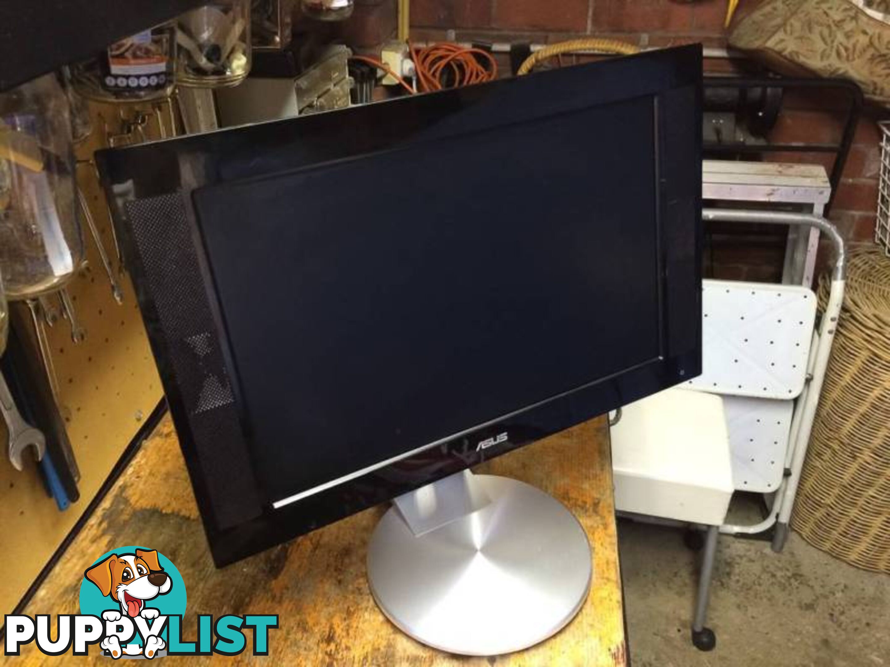 ASUS 17INCH LCD MONITOR WITH BUILT IN SPEAKERS & ADJUSTABLE HEAD