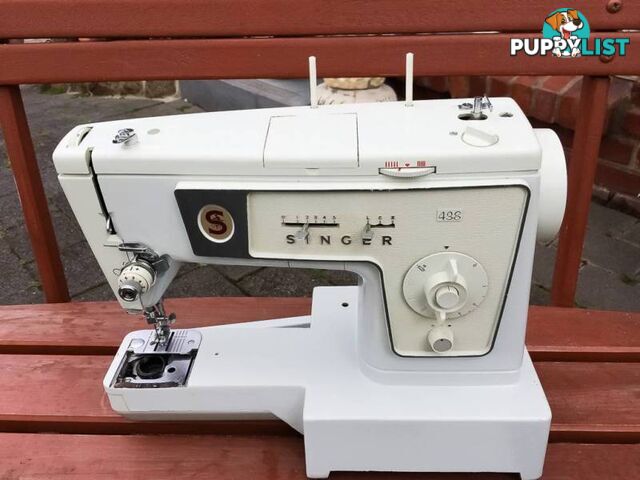 SINGER 438 VINTAGE SEWING MACHINE IN GREAT CONDITION